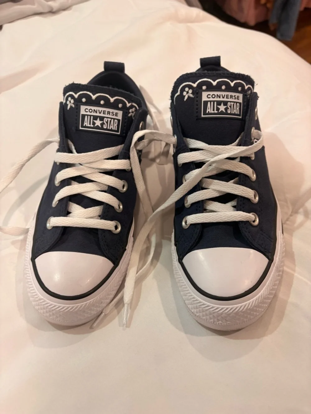 Converse womens Chuck Taylor Low Top Sneakers in Navy with White Floral size 8 - Picture 2 of 5